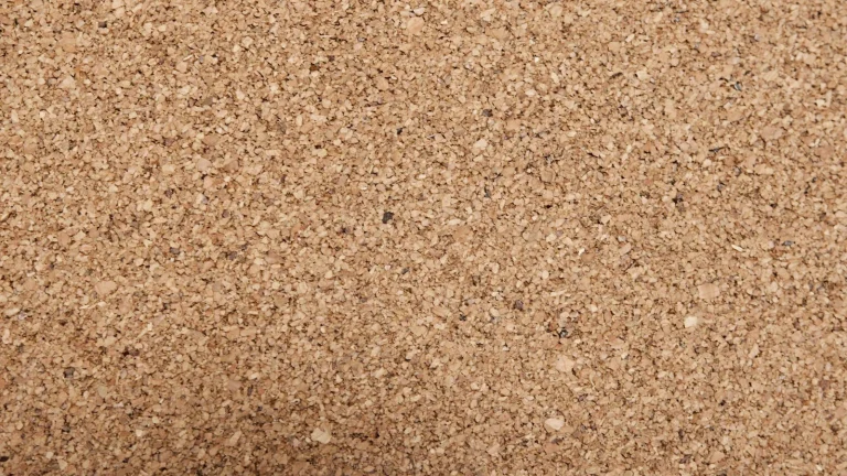 Termoizolația exterioară a locuinței: ce tip de polistiren este mai eficient High-resolution image of a brown cork material texture.