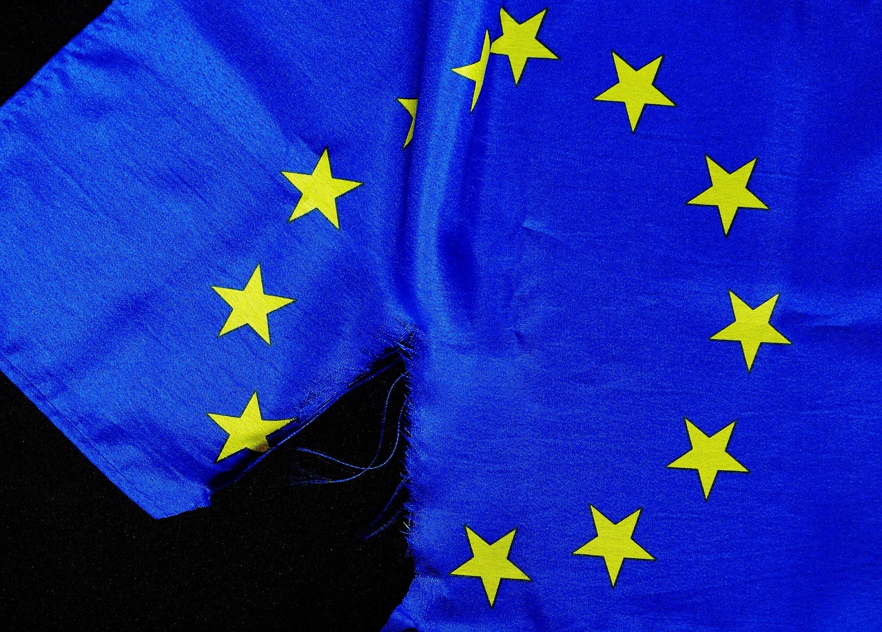 ce reprezinta cele 12 stele de pe steagul uniunii europene